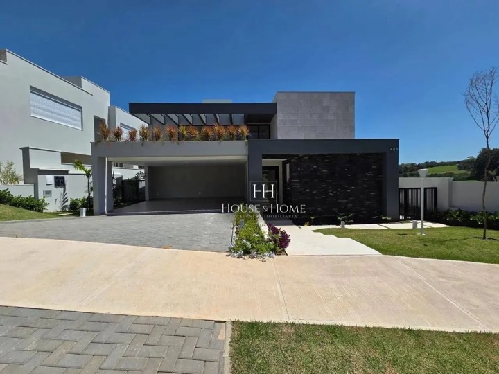 Casa nova no Villa dos Pinheiros